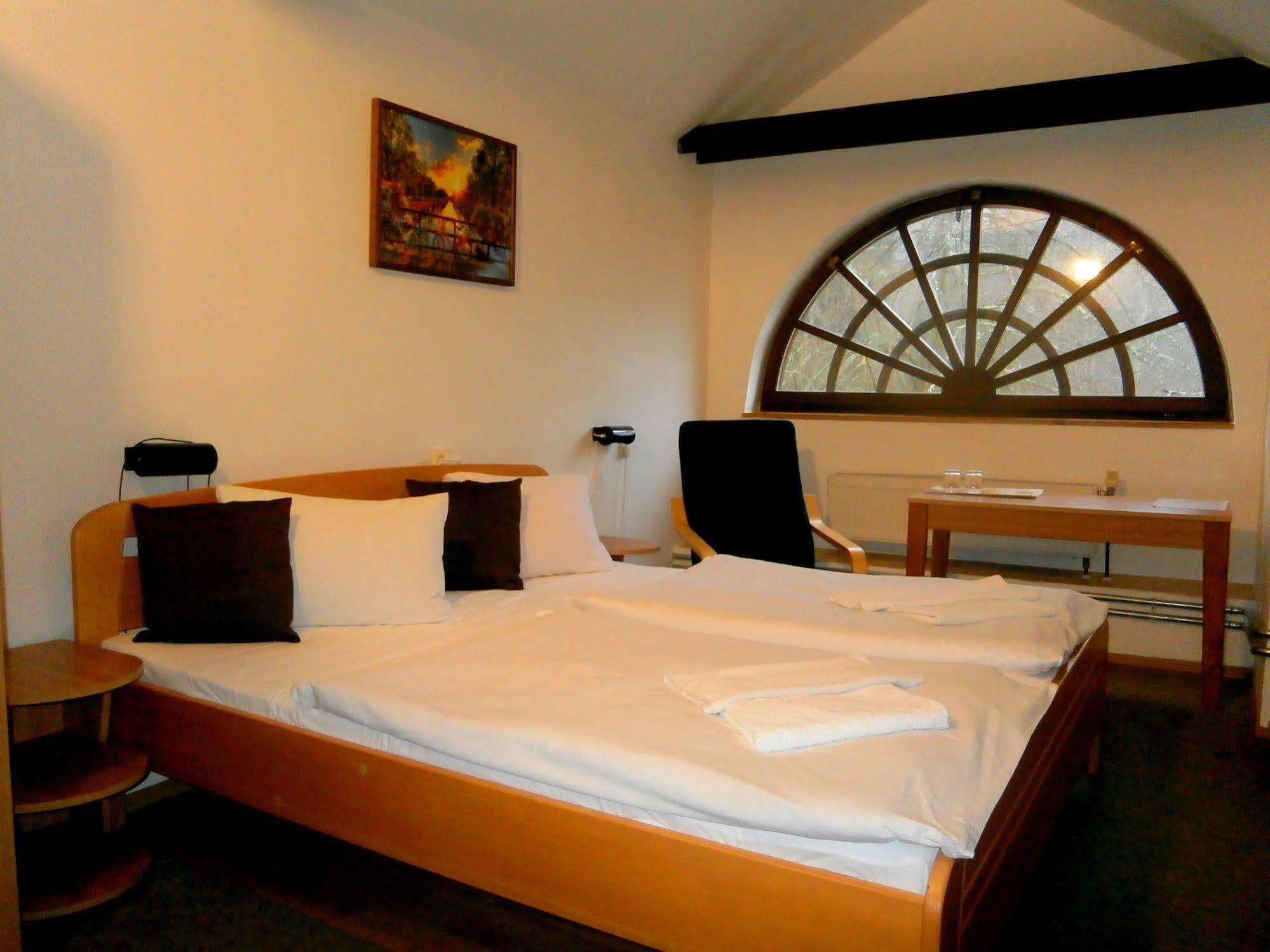 Hotel Dzban Jindrichov Extérieur photo