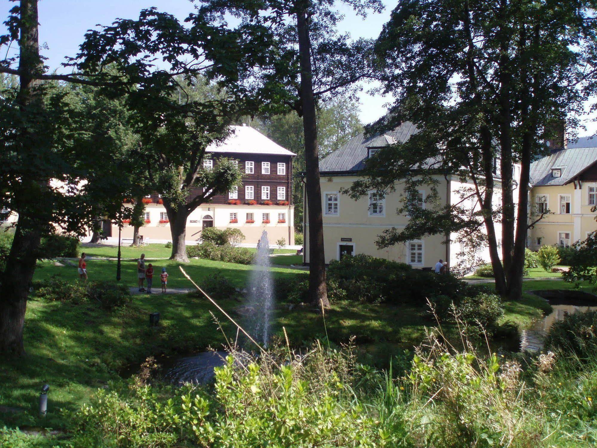 Hotel Dzban Jindrichov Extérieur photo