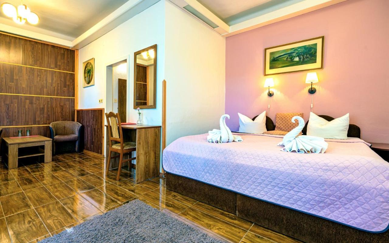 Hotel Dzban Jindrichov Extérieur photo